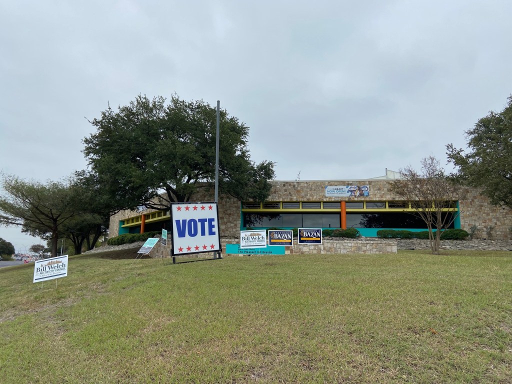 A pesar de un movimiento reciente a la derecha, la mayoría de los votantes latinos apoya a personas y temas LGBTQ